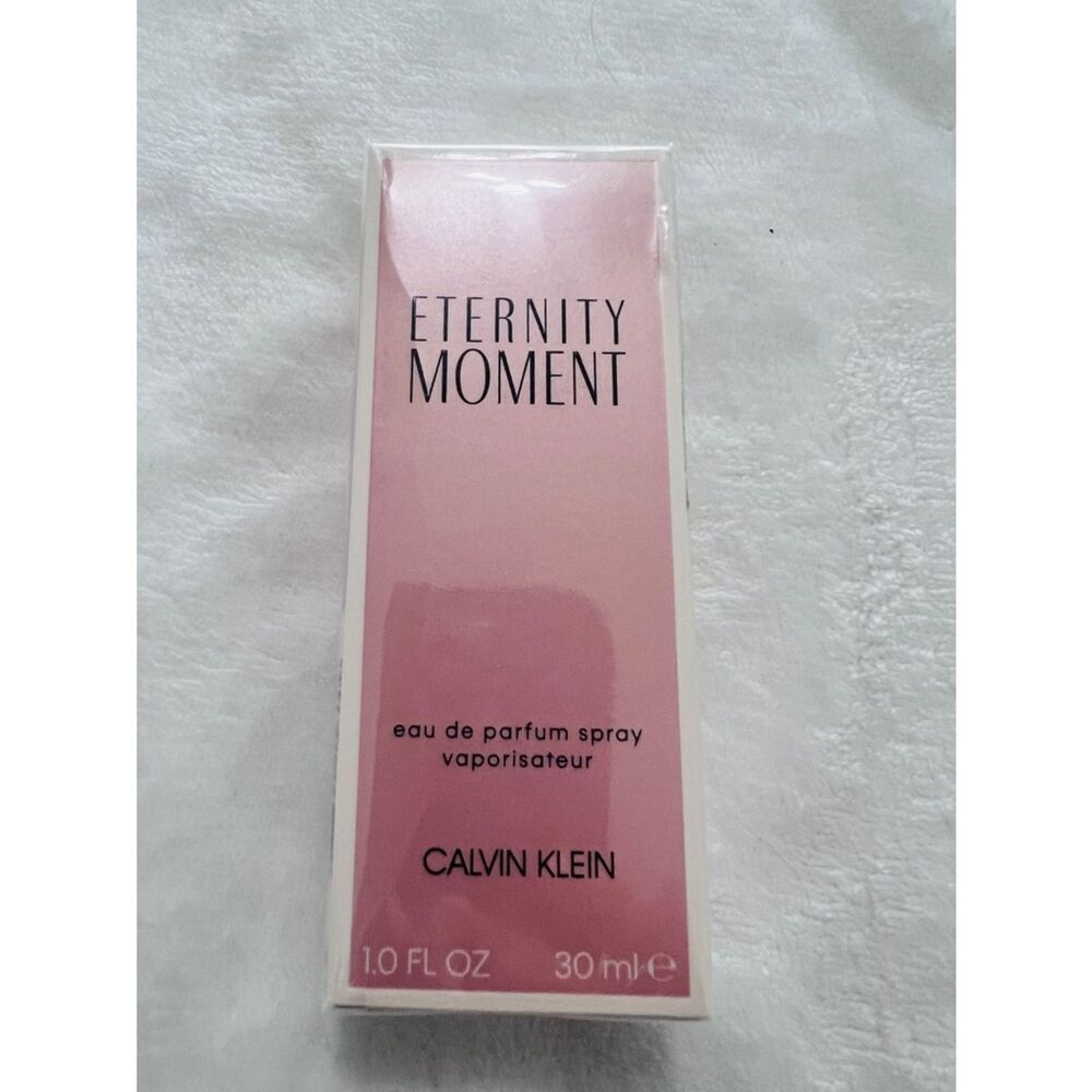 Calvin Klein Eternity Moment Eau de
Parfum Spray 1.0 fl oz / 30 ml - Picture 3 of 6